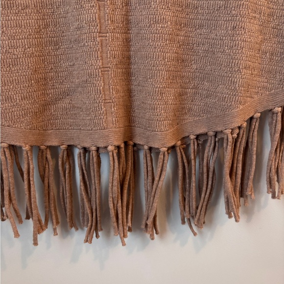 Arianna by Howard’s beige knit tunic fringed hem, size L/XL - Picture 3 of 7